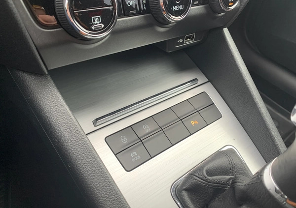 Skoda Octavia cena 59900 przebieg: 197400, rok produkcji 2018 z Krosno Odrzańskie małe 301